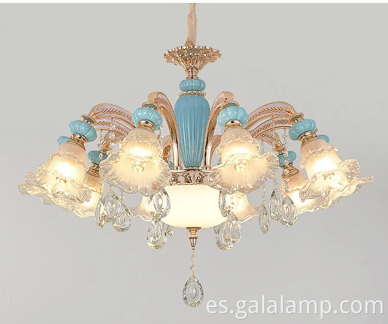 Elegante candelabro de cerámica francesa para el ambiente del comedor